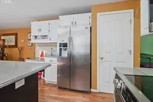 215 W St James Pl, Longview, WA 98632 - Photo 8