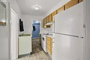 307 N Ash St, Bingen, WA 98605 - Photo 16