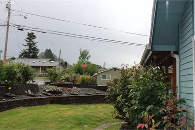 1783 View St, Myrtle Point, OR 97458 - Photo 8