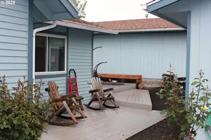 1783 View St, Myrtle Point, OR 97458 - Photo 4