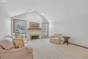 2332 NE 158th Ave, Portland, OR 97230 - Photo 4