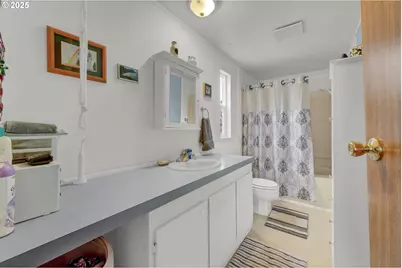 34185 El Roble Ave, Eugene, OR 97405 - Photo 10