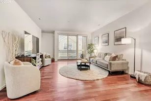 628 NE Knott St, Portland, OR 97212 - Photo 4