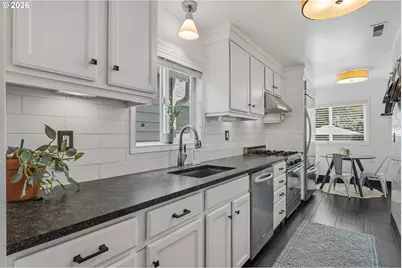 11410 SW 47th Ave, Portland, OR 97219 - Photo 10