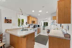 10 E South Stage Rd, Medford, OR 97501 - Photo 12