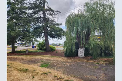 725 W Main St, Molalla, OR 97038 - Photo 32