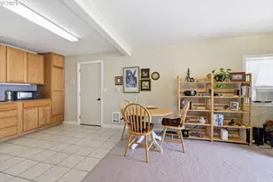 1385 Parker St, Springfield, OR 97477 - Photo 10