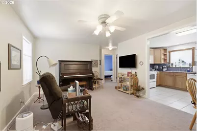 1385 Parker St, Springfield, OR 97477 - Photo 8