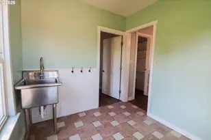 305 E Adams St, Burns, OR 97720 - Photo 10