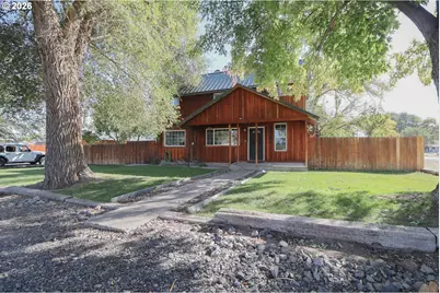 305 E Adams St, Burns, OR 97720 - Photo 2