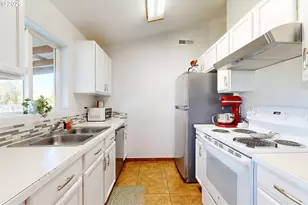 351 NE 15th Ave, Milton-Freewater, OR 97862 - Photo 8