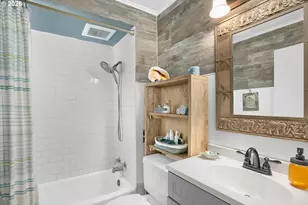 1909 NE 20th St, Lincoln City, OR 97367 - Photo 18