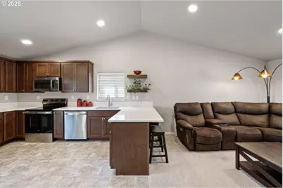 5105 Holly St, Springfield, OR 97478 - Photo 8