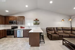 5105 Holly St, Springfield, OR 97478 - Photo 8