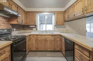 4885 Azalea Dr, Grants Pass, OR 97526 - Photo 2