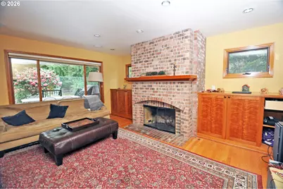 6431 SW Dolph Dr, Portland, OR 97219 - Photo 18