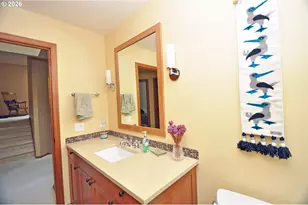 6431 SW Dolph Dr, Portland, OR 97219 - Photo 26