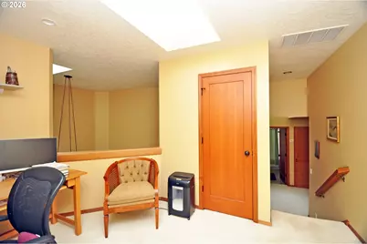 6431 SW Dolph Dr, Portland, OR 97219 - Photo 32