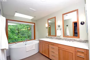 6431 SW Dolph Dr, Portland, OR 97219 - Photo 24