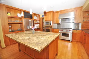 6431 SW Dolph Dr, Portland, OR 97219 - Photo 8