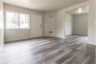 820 N 1st Ave, Kelso, WA 98626 - Photo 2