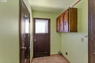 221 Oakview Dr, Roseburg, OR 97471 - Photo 14