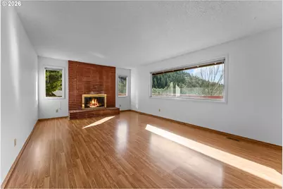 221 Oakview Dr, Roseburg, OR 97471 - Photo 6