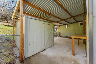 221 Oakview Dr, Roseburg, OR 97471 - Photo 36