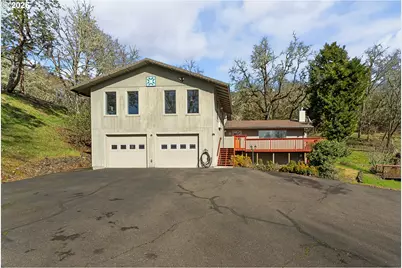 221 Oakview Dr, Roseburg, OR 97471 - Photo 2