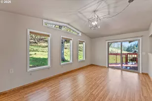 221 Oakview Dr, Roseburg, OR 97471 - Photo 12