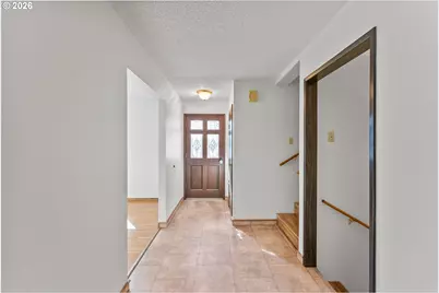 221 Oakview Dr, Roseburg, OR 97471 - Photo 4