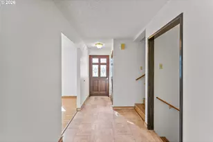 221 Oakview Dr, Roseburg, OR 97471 - Photo 4