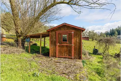 221 Oakview Dr, Roseburg, OR 97471 - Photo 42