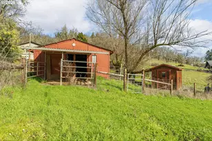 221 Oakview Dr, Roseburg, OR 97471 - Photo 40