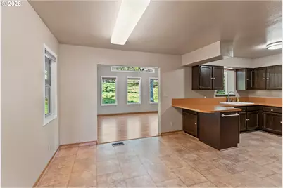 221 Oakview Dr, Roseburg, OR 97471 - Photo 8