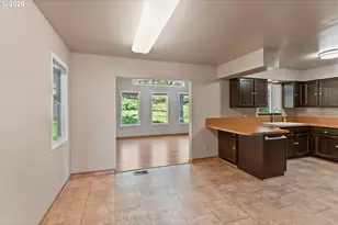 221 Oakview Dr, Roseburg, OR 97471 - Photo 8