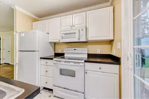 8426 NE Wygant St, Portland, OR 97220 - Photo 6