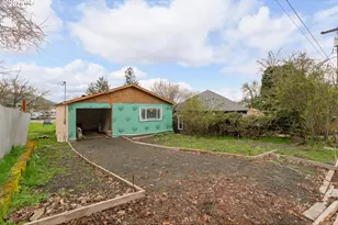 248 SE Pitzer St, Roseburg, OR 97470 - Photo 2