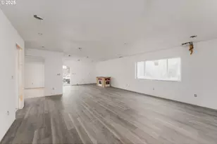 248 SE Pitzer St, Roseburg, OR 97470 - Photo 4