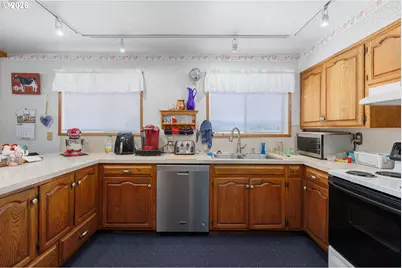 40028 Lacomb Dr, Lebanon, OR 97355 - Photo 8