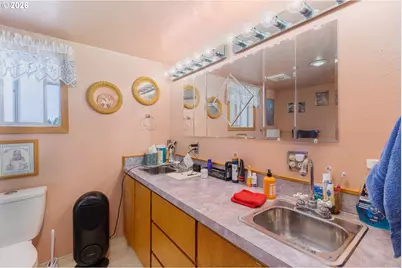 40028 Lacomb Dr, Lebanon, OR 97355 - Photo 14