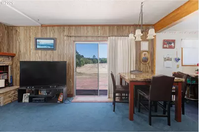 40028 Lacomb Dr, Lebanon, OR 97355 - Photo 2