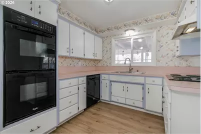 1943 Monterey Ln, Eugene, OR 97401 - Photo 10