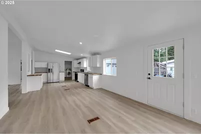 4989 Cone Ave, Eugene, OR 97402 - Photo 4