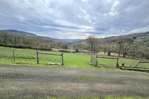 1880 Fairhill Dr, Roseburg, OR 97471 - Photo 24