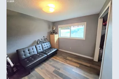 1880 Fairhill Dr, Roseburg, OR 97471 - Photo 12