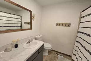 1880 Fairhill Dr, Roseburg, OR 97471 - Photo 10