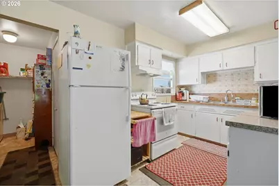 9421 SE Glenwood St, Portland, OR 97266 - Photo 14