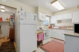 9421 SE Glenwood St, Portland, OR 97266 - Photo 14