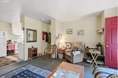 9421 SE Glenwood St, Portland, OR 97266 - Photo 10